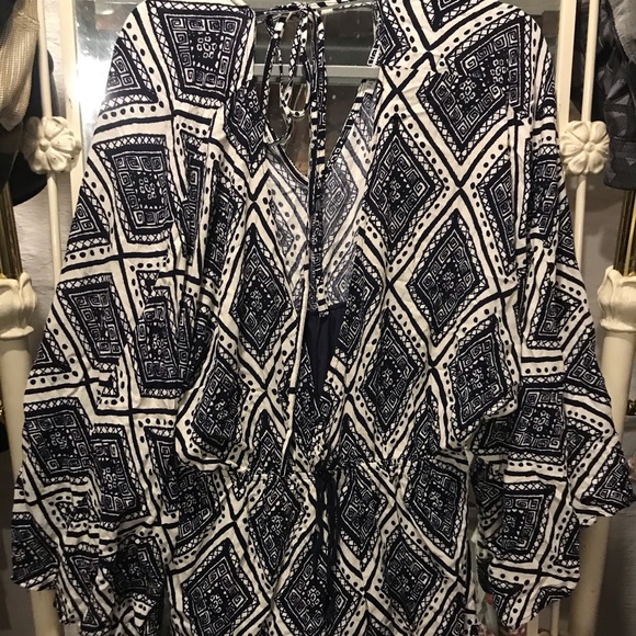 Flowy Romper - Picture 1 of 2